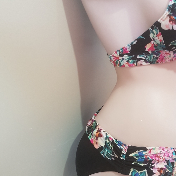 NWT Kenneth Cole bikini Size: S - Picture 5 of 8